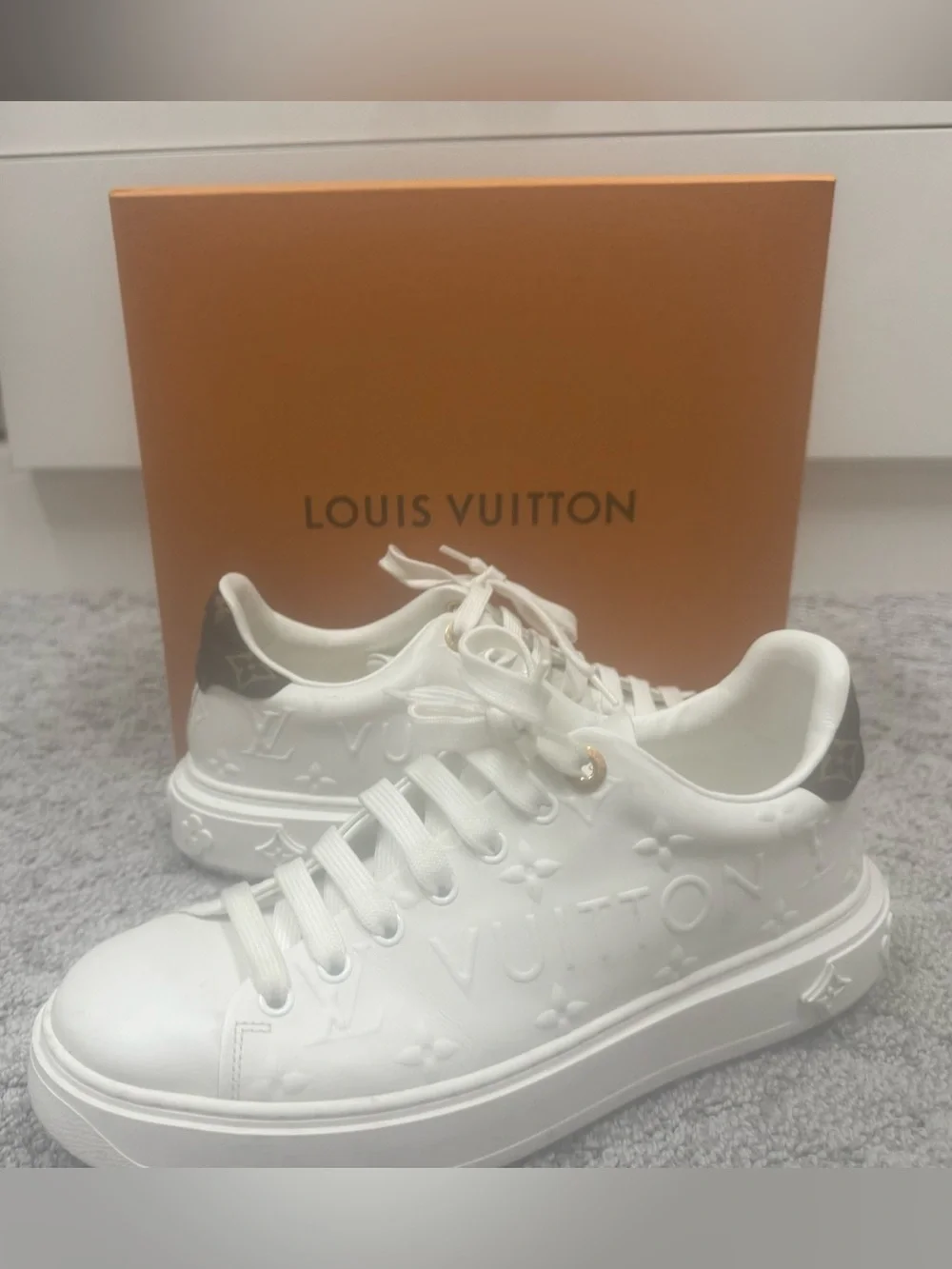 Louis Vuitton | Shoes | Louis Vuitton White Leather Monogram  display picture 2